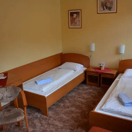 Vrsatec Szálloda Oroszlánkő
